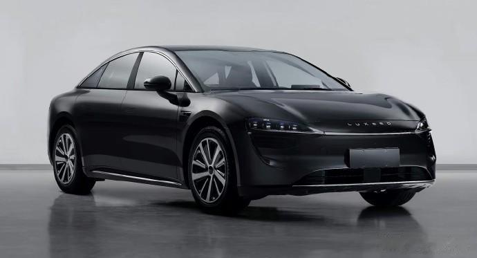 华为智选车和奇瑞合作的首款纯电轿跑正式申报，正式名字叫做奇瑞 智界 S7，定位中