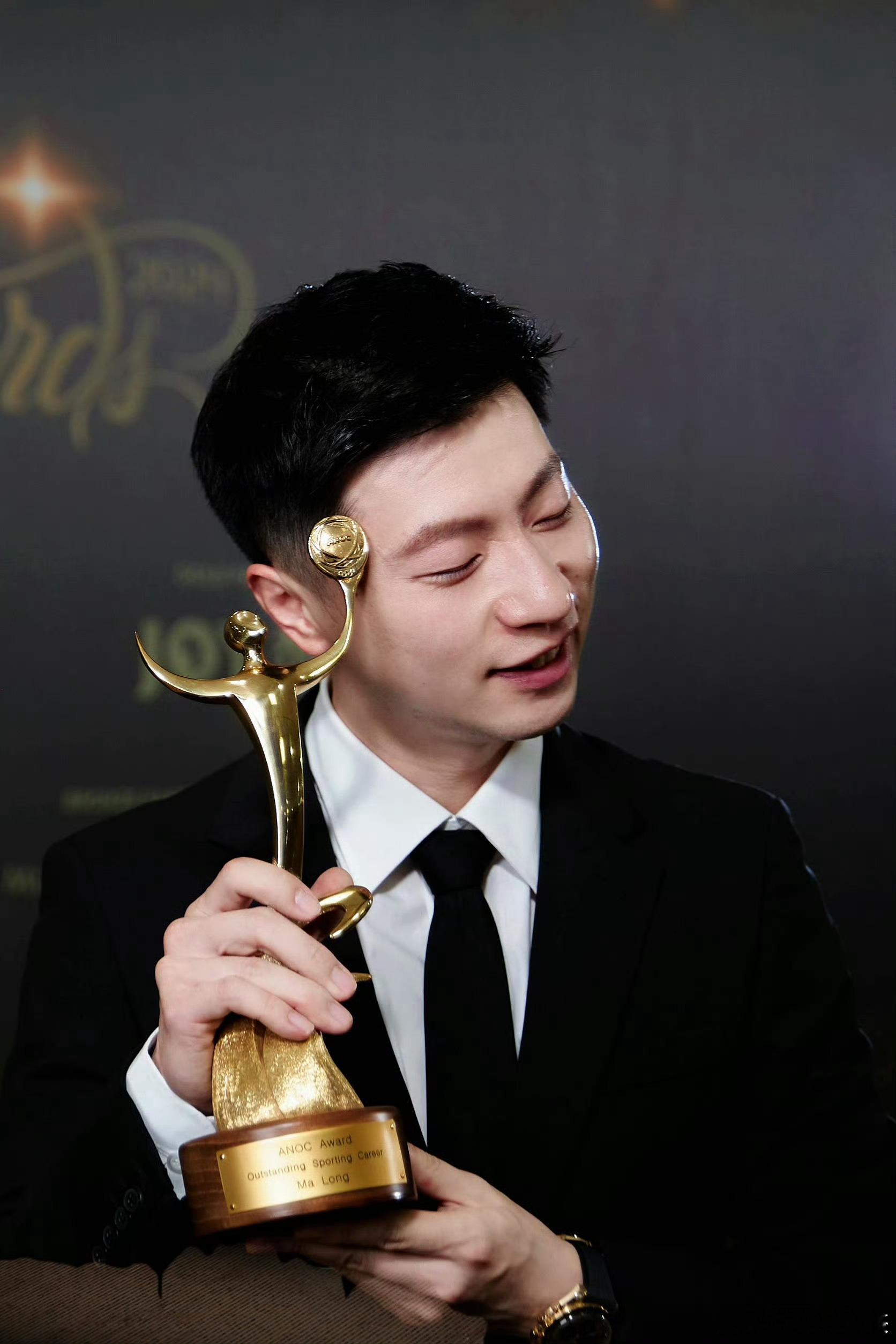 鞍山小马马龙获国际奥协杰出运动生涯奖 首位荣获国际奥协杰出运动生涯奖的中国运动员