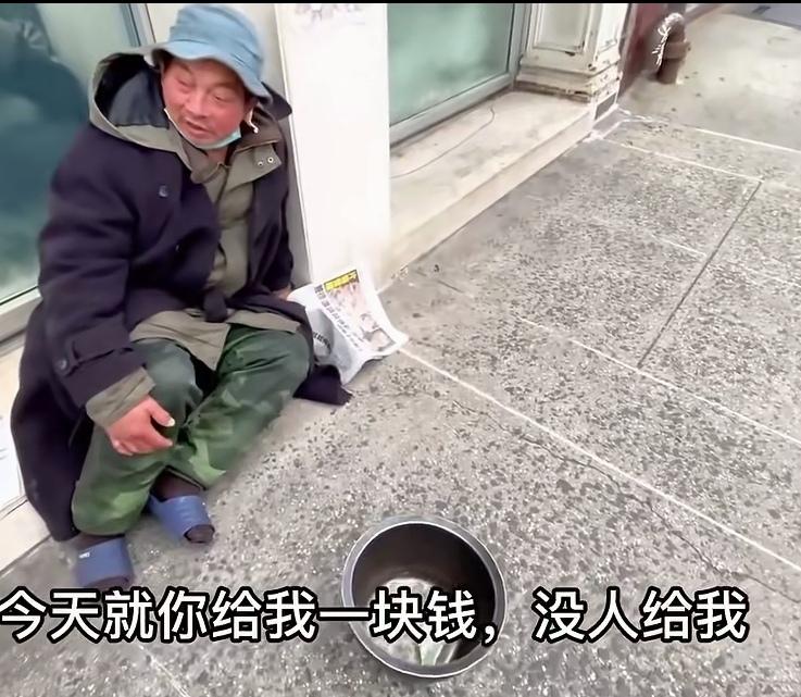 跑到美国去讨饭，还好意思说自己是中国人？真丢中国人的脸！真以为美国是天堂呢？
 