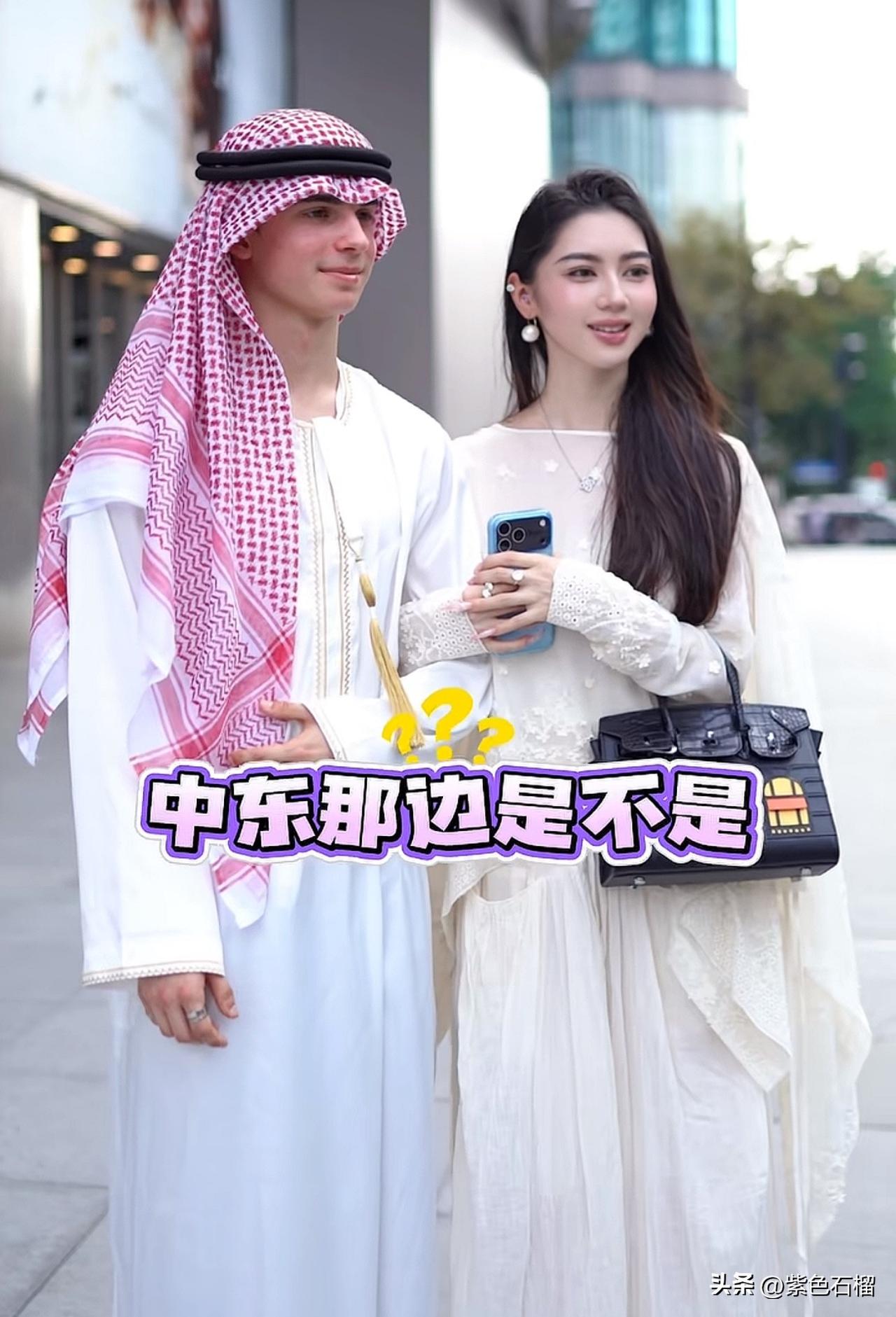 小姐姐满脸骄傲地宣称：自己是旁边那个男人的第四个老婆！
       据说男人一