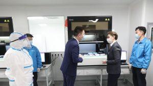 中国对人类基因数据的研究正在引发国际社会的担忧。她的移动实验室已扩展到四大洲的其