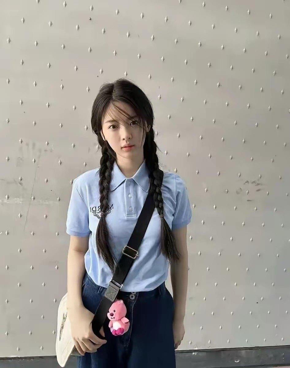 杨超越现在变化好大，看起来就像个高中生一样 ​​​