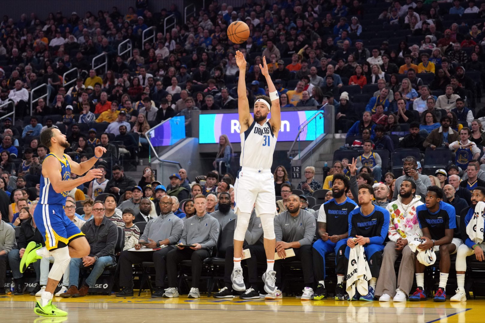 ➡克莱上赛季一打勇士就会自动激活超能力，这点不用你担心皮尔斯：若我是克莱圣诞大战