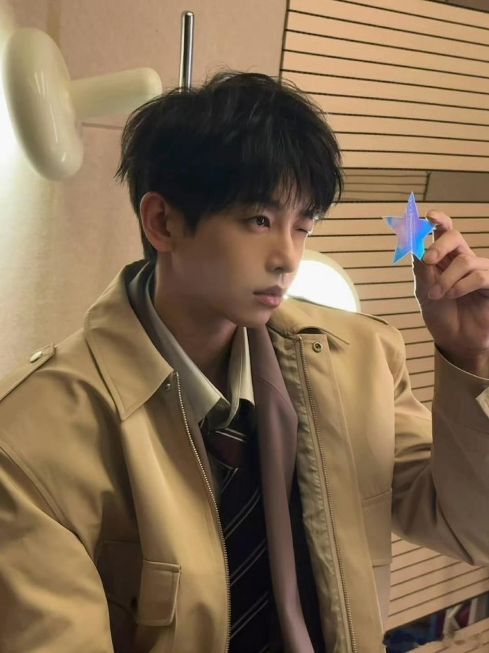 彭昱畅居然31岁了 岁月似乎对他格外温柔，不仅没带走他的青春感，还让他多了几分成