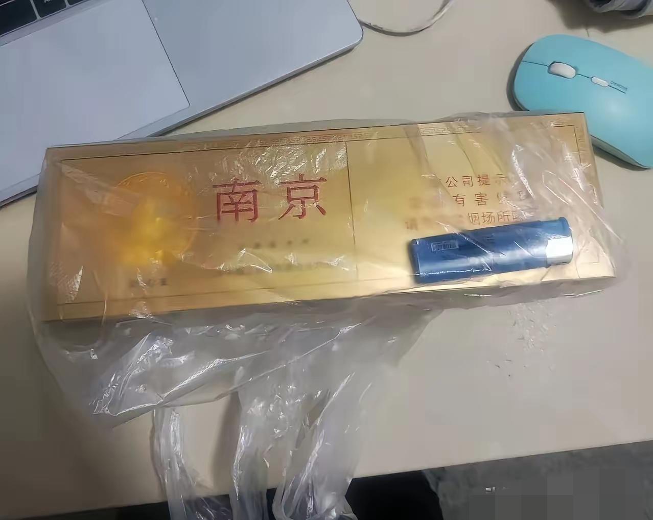 烟草公司这波是屋漏偏逢连夜雨！

   一觉醒来俩坏消息砸脸上，

     怕