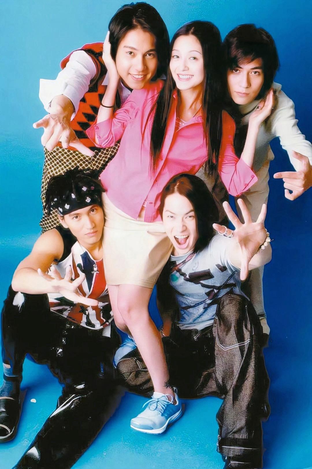 2001年3月2日，流星花园Ⅰ拍摄定妆照，新人F4以及女主大S第一次公...