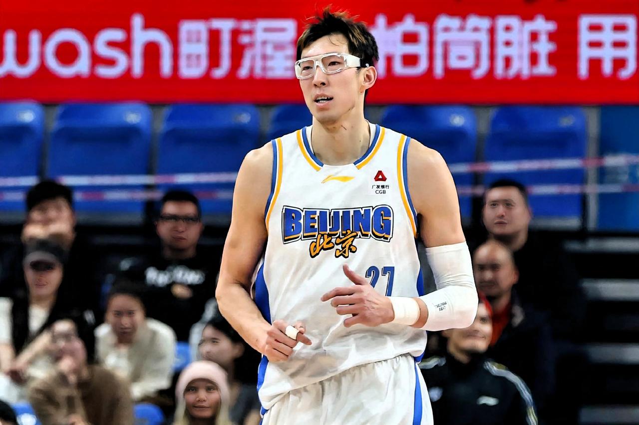 一、当下最大问题：伤病+罚球崩盘
 
- 眼伤后遗症：视网膜裂孔术后戴护目镜，视