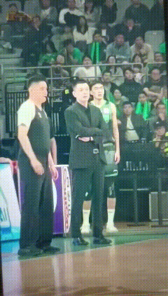 原来杨鸣指导，才是会武功的那个人。                       