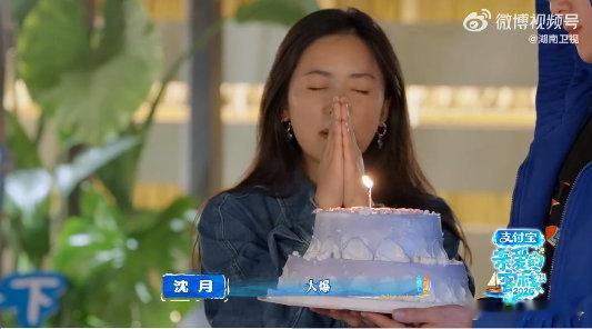 亲爱的客栈全员为沈月庆生亲爱的客栈看到亲爱的客栈全员为沈月庆生真的好暖心，被大家