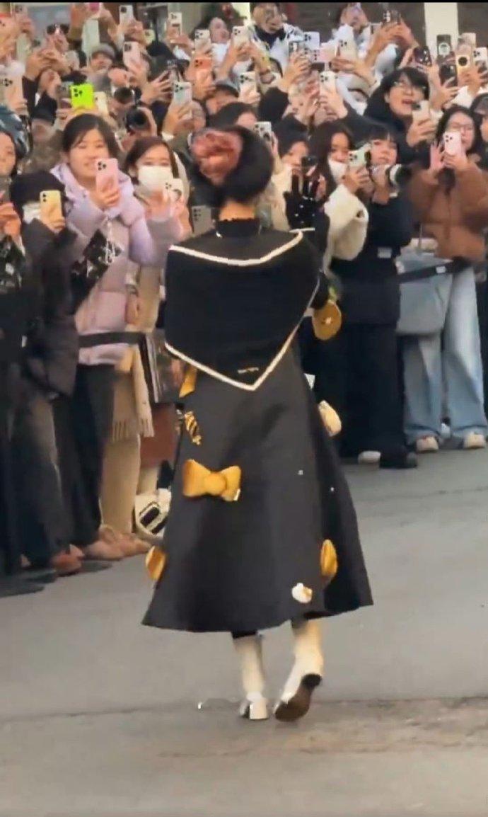 宋雨琦tbh线下人气宋雨琦快闪堵了几条街 宋雨琦tbh线下人气 