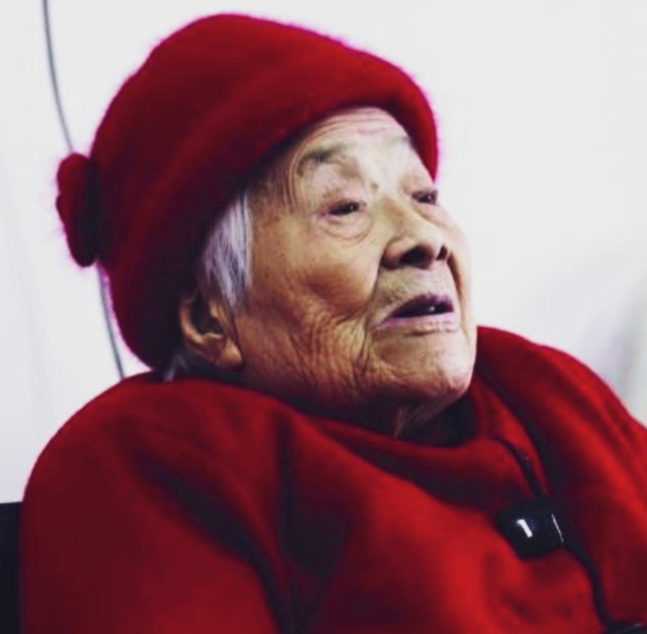 1935年，土匪黑七提出要与红军单挑， 何子友 去迎战，她对黑七说：“比武如果我