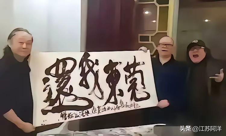 这是多么大的仇恨啊！
[石化][石化][石化]