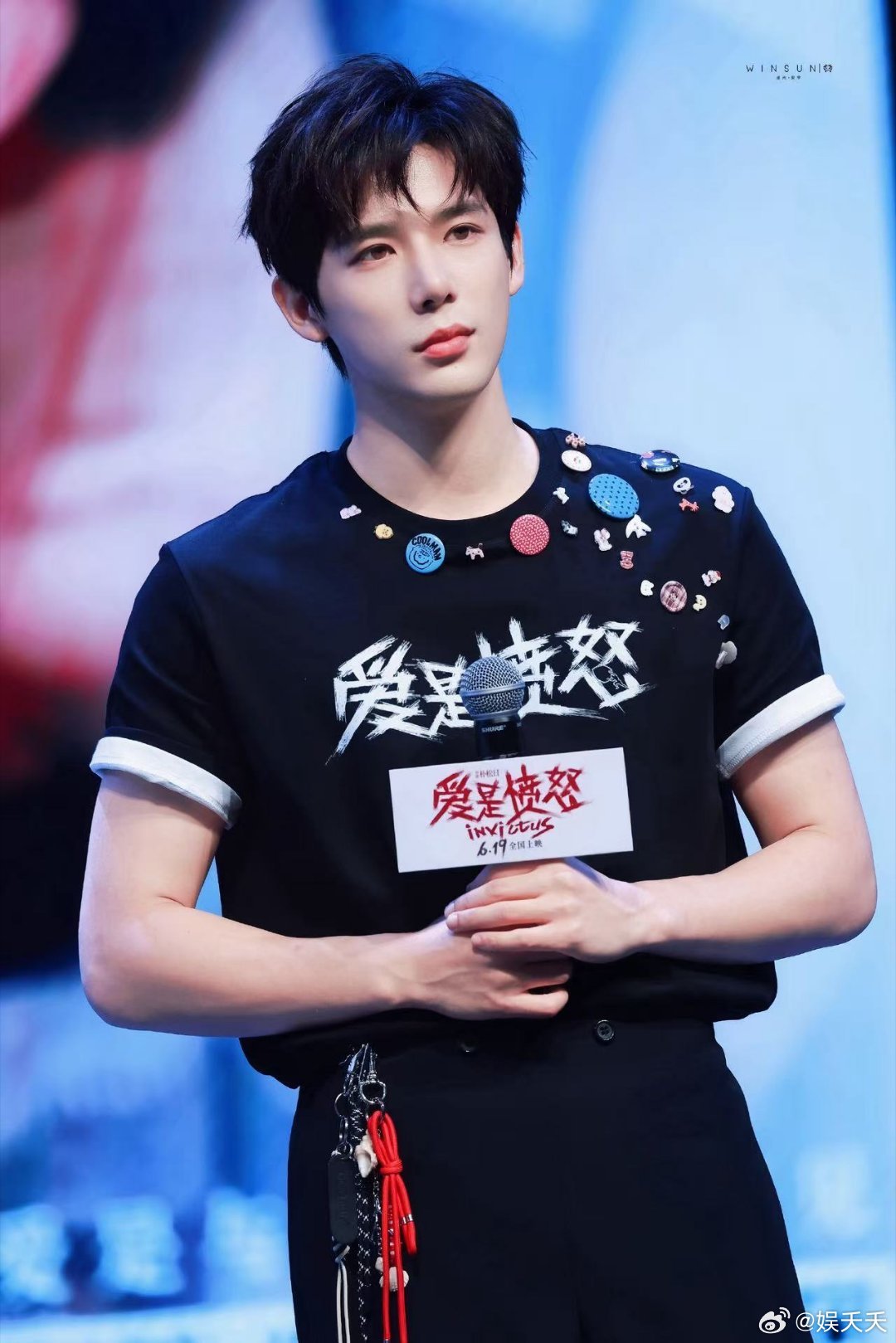 王安宇路演完全是大漏勺来的王安宇唱这么好准备去歌手吗 王安宇拿着话筒就不想放下来
