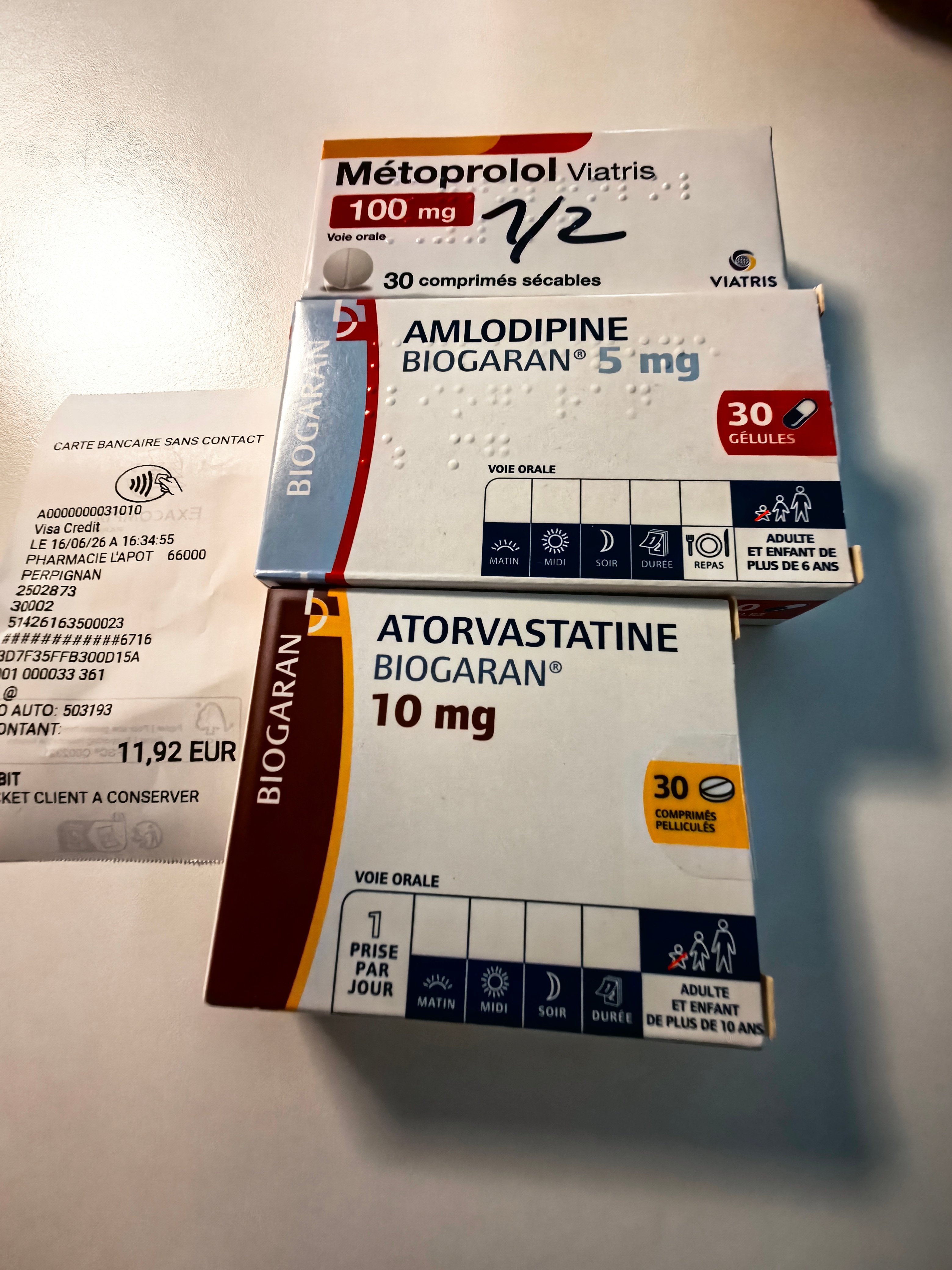 到佩皮尼昂第一件事，不是在火车站报失物案，而是在药店买到美托洛尔、氨氯地平片和阿
