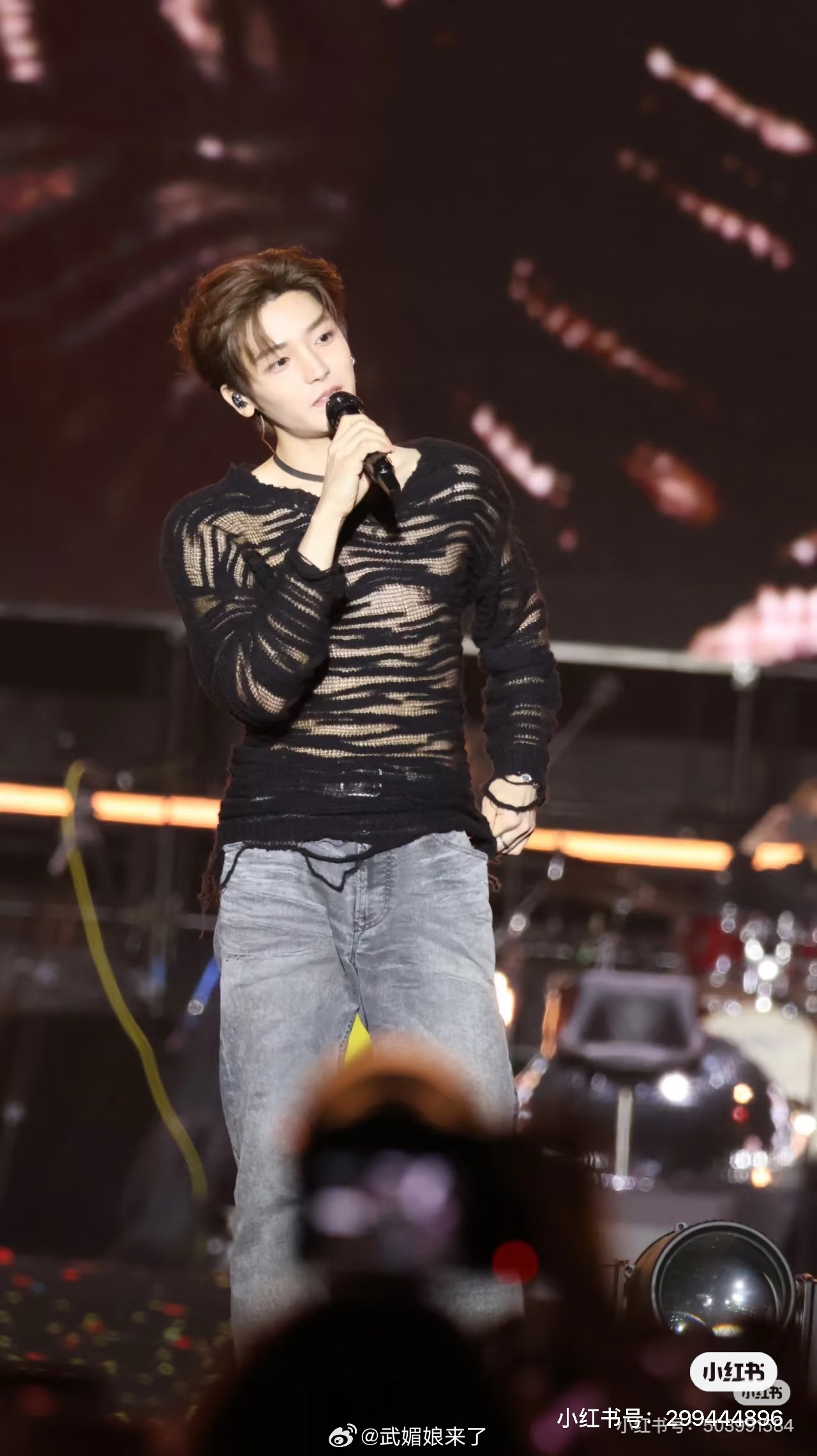 🍉侯明昊 商务千层雪不会是这场音乐节的这个造型带来的吧