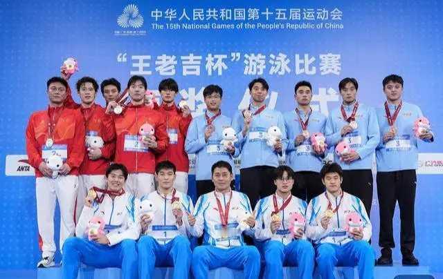 浙江队以绝对优势夺得男女4×100米混合泳接力金牌 在第十五届全运会上，浙江队如
