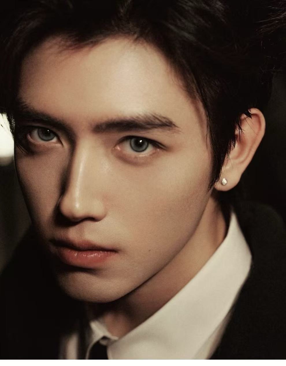 陈飞宇花絮得了陈凯歌真传白日提灯 这组花絮确实太会拍了。光影、构图、色彩，每一帧