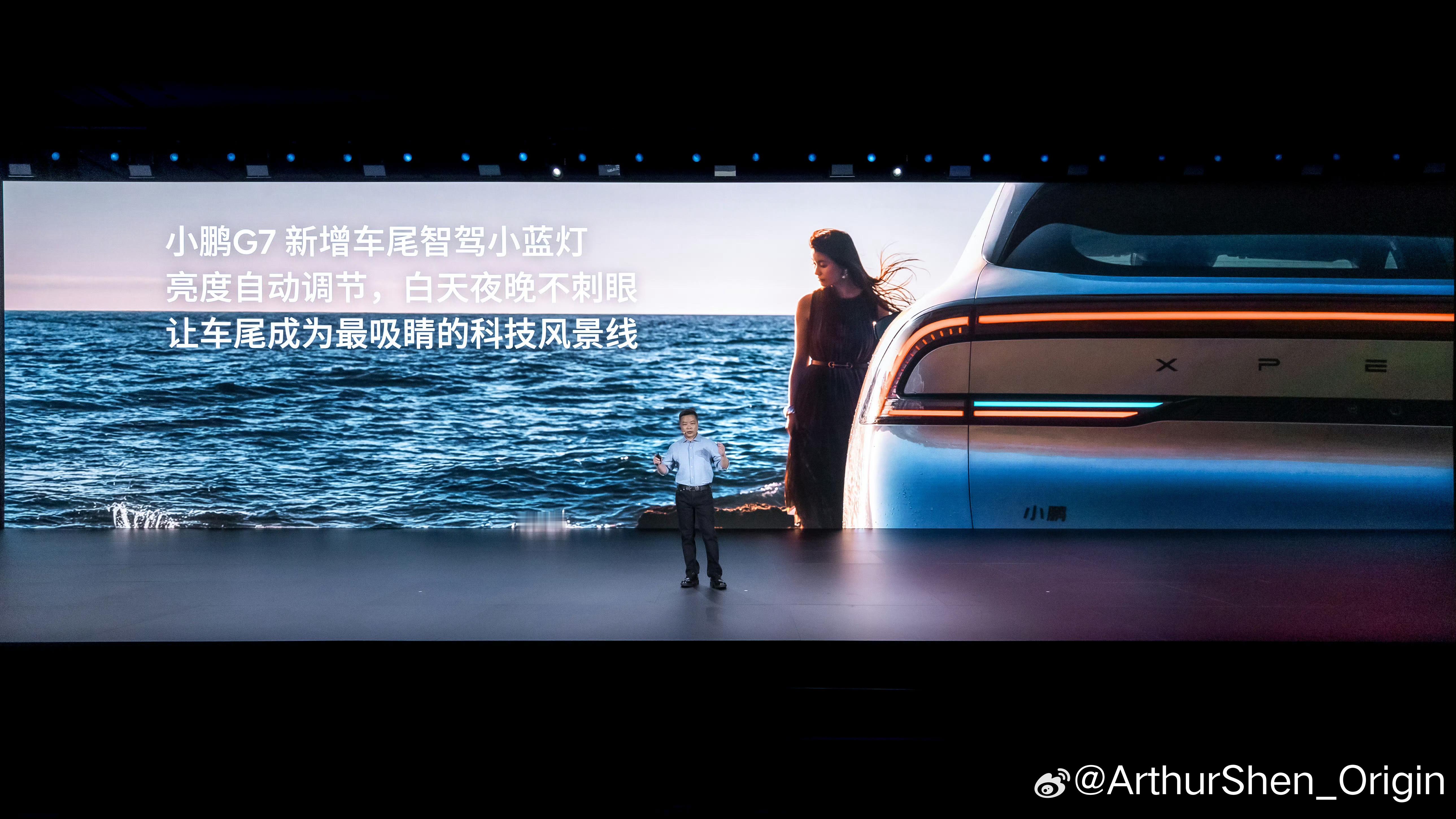 终于可以下结论了：不能自动调节亮度的小蓝灯都是移动的光污染源。[并不简单]我挺支