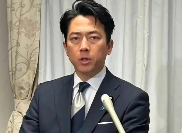 重拳直击双标嘴脸！中俄军舰冲之鸟礁开火，日本坐不住了
 
7月19日凌晨，西太平