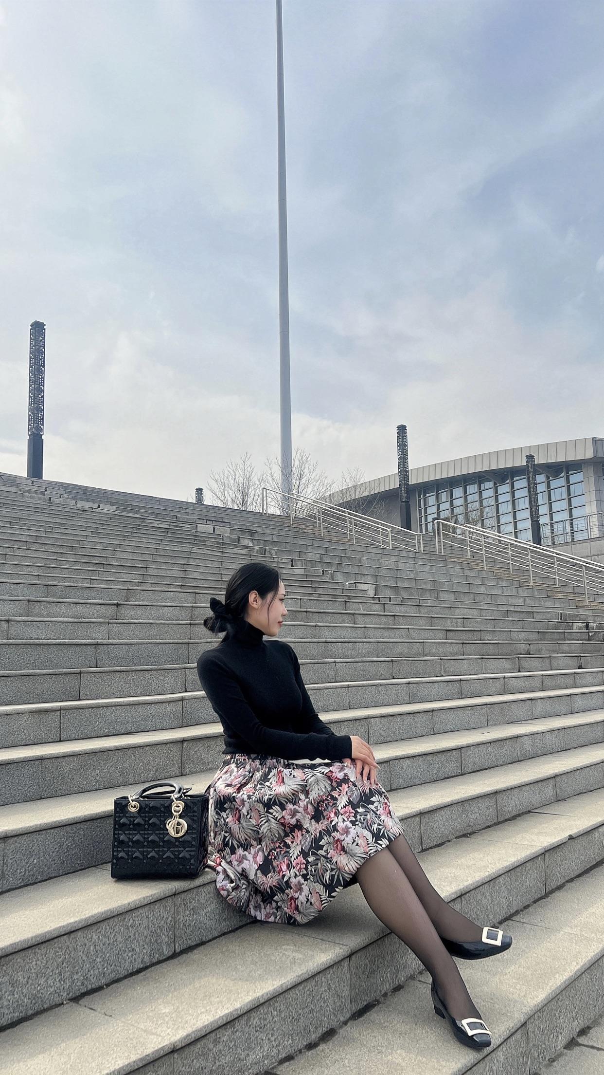 什么样的女人才能称得上有气质?着装得体的女人有气质，懂得根据场合搭配衣服。