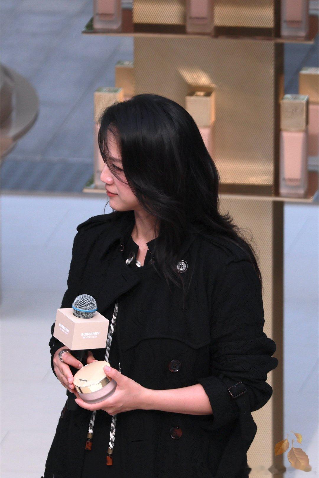  汤唯儿子女儿相差十岁汤唯儿女双全喜添小马驹，圆满凑成好字 