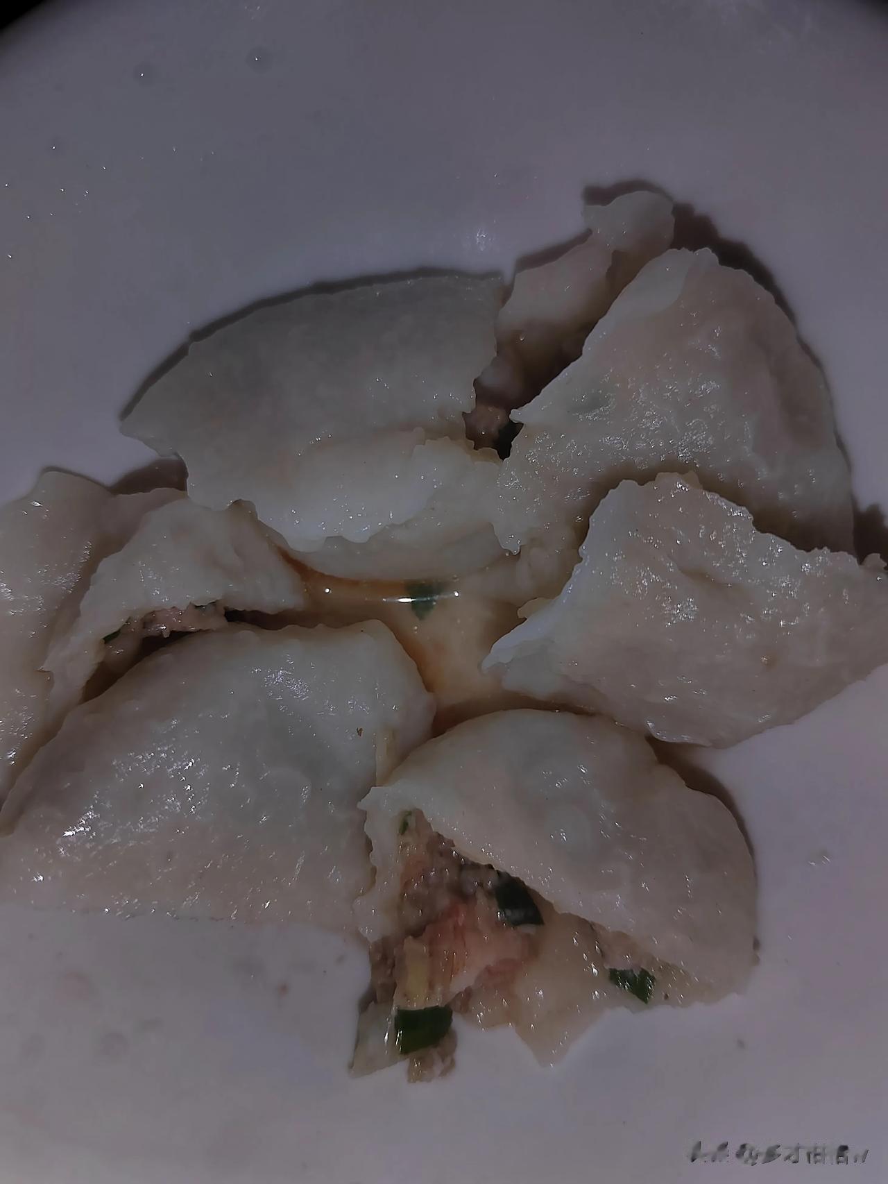 #你们平时都包什么馅儿的饺子?#羊肉韭菜虾仁饺馅的饺子