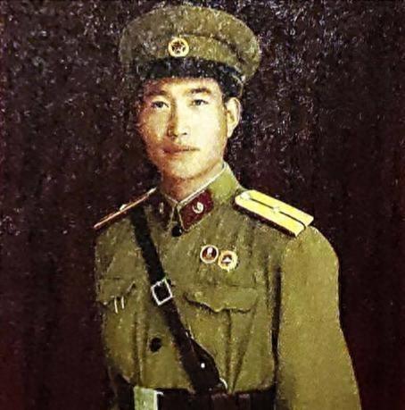 雪线还在，老兵走了，格桑花开了。
他叫杨德林，白族，大理人，八十七岁，清明前两天