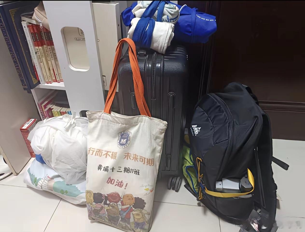 现在的孩子从幼儿园开始都在接送，甚至上高中、大学，父母都不放心，都用车来接去送！