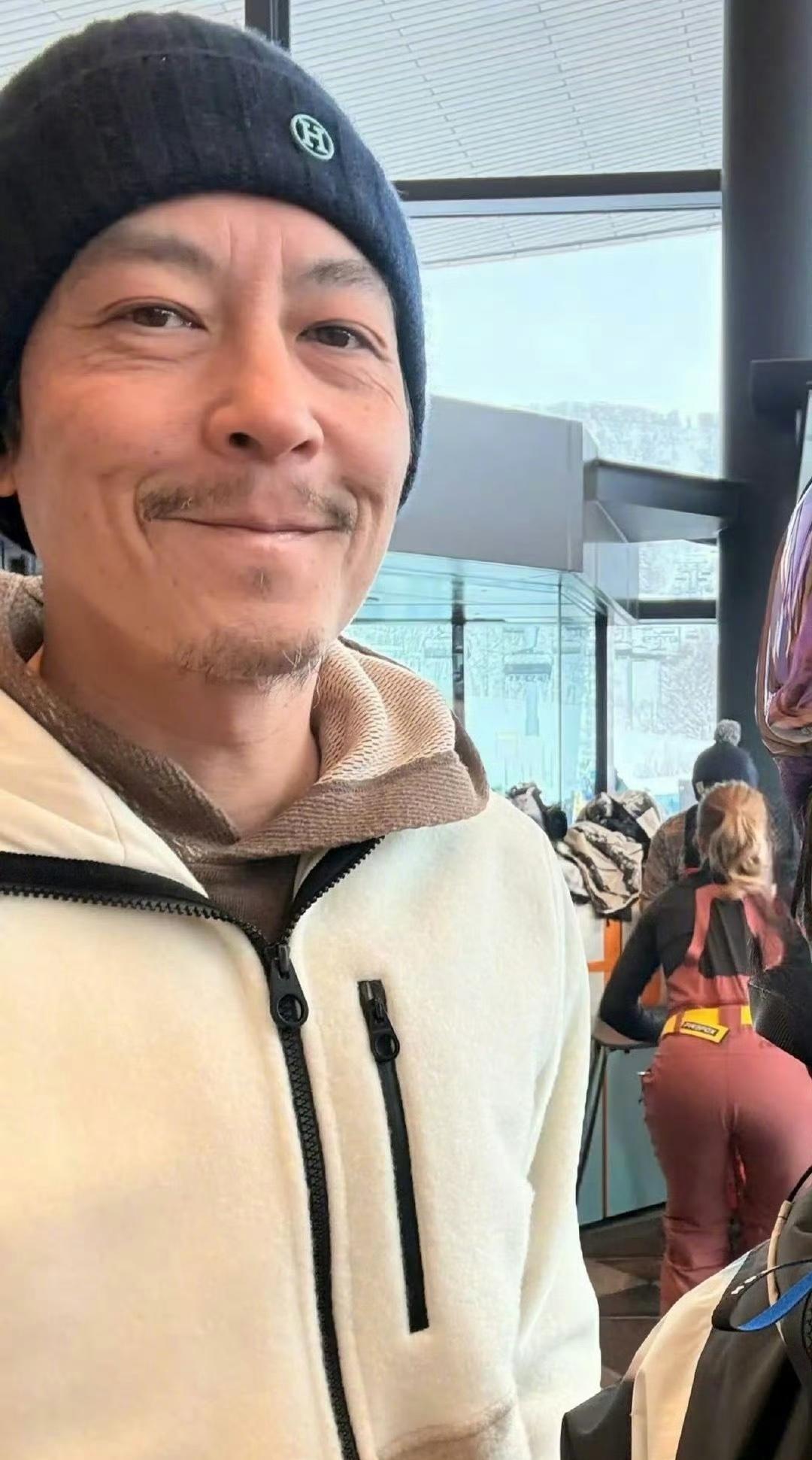 最近一张陈冠希近照流出，老了好多！和谢霆锋对比，真是让人感慨。两人同龄，但谢霆锋