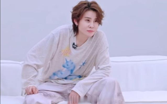 同一件衣服对比王濛瘦了好多王濛到底瘦了多少 同一件衣服前后差这么多，三公还有点肉
