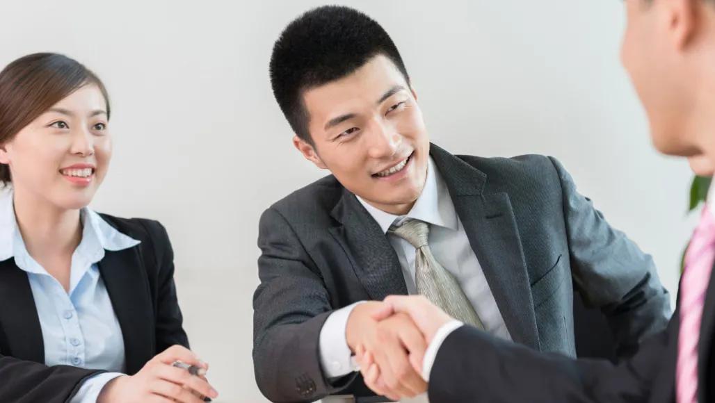 领导一般喜欢什么样的下属? 领导一般会喜欢什么样的下属
领导通常偏爱具备多种优秀