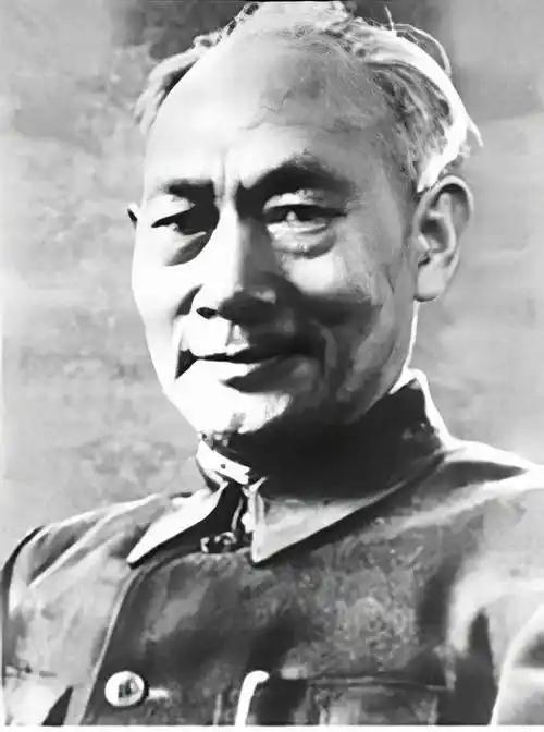 红军当年为什么要长征？
课本其实没讲透，不是我们打不赢，而是一个乞丐送来一句要命