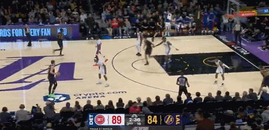 影帝！今天东契奇遇上对手了！
在今天NBA常规赛湖人对阵活塞的第三节比赛中，活塞