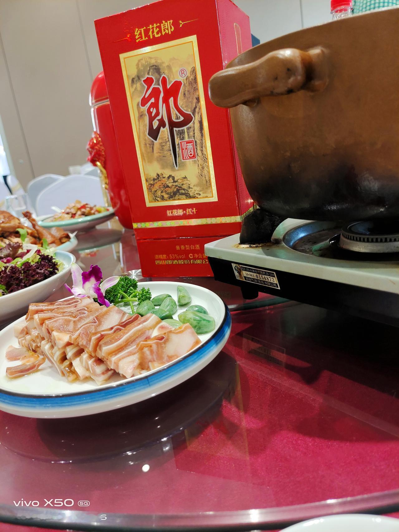 这几天结婚的多，份子随的也多，酒当然喝的也多……我们这里基本上普通关系就是二百块