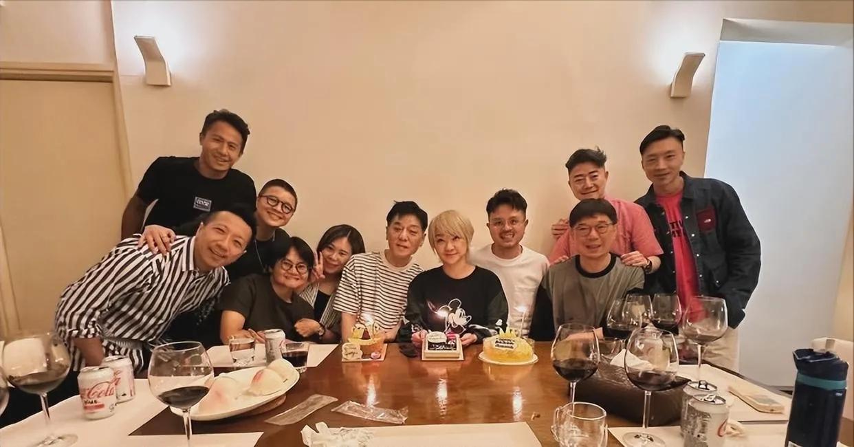 会唱粤语歌的人对《千千厥歌》这首歌应该不会陌生，这首歌可以说是粤语乐坛的经典。主