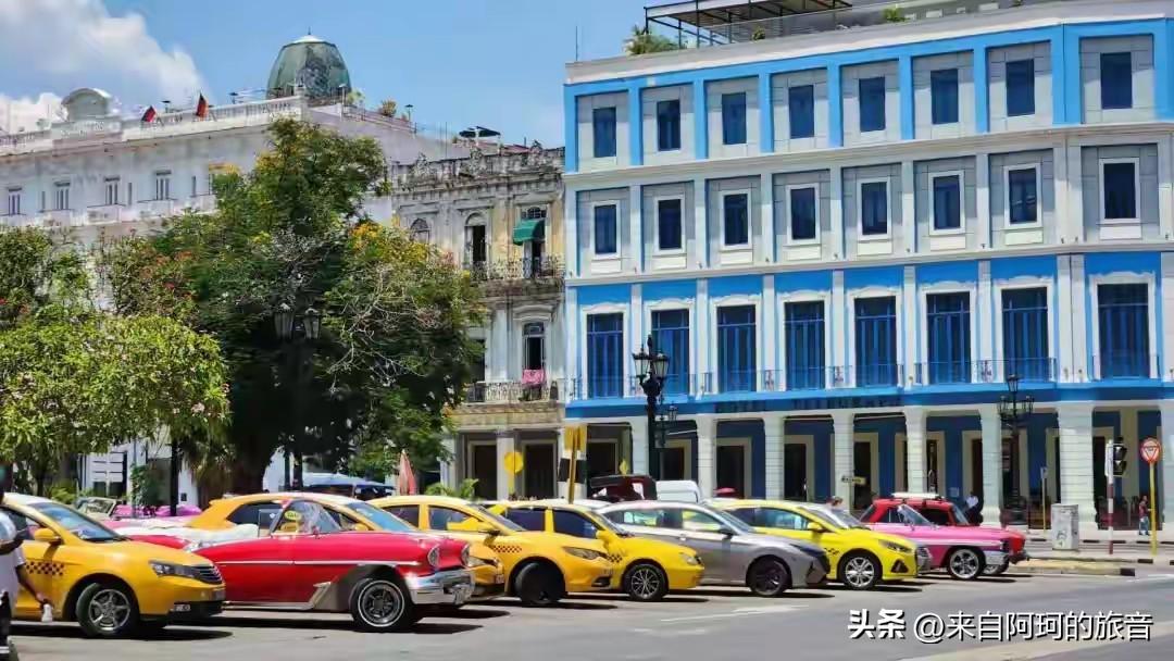 张皓从古巴回来那天就把微信头像换了，换成特立尼达那张彩色房子的照片。她说那是手机