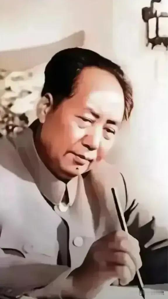 🙏请停留几秒，为伟人点个赞送朵花💐
《毛主席领导农民大翻身》
在北风轻拂的冬