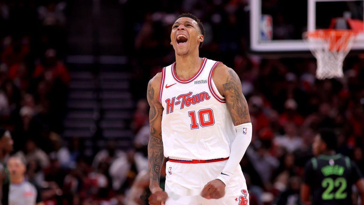 杜兰特谈小贾：“这帮年轻队友太不可思议了，真的，他们投篮时自信满满，毫不怯场。只