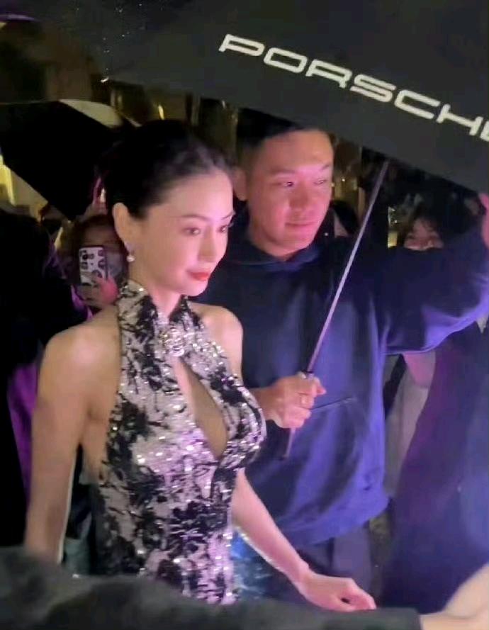 长胖了不少，过年的原因吗[震惊][震惊][震惊]