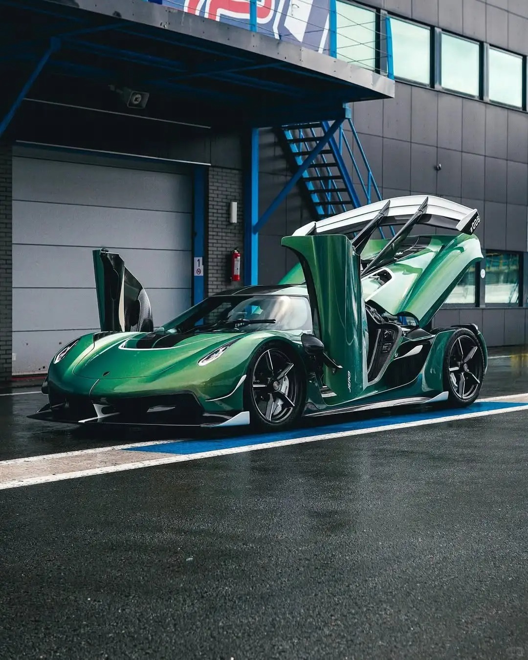 北欧幽灵Koenigsegg Jesko，墨绿色车身更显冷峻绝美车片 ​​​