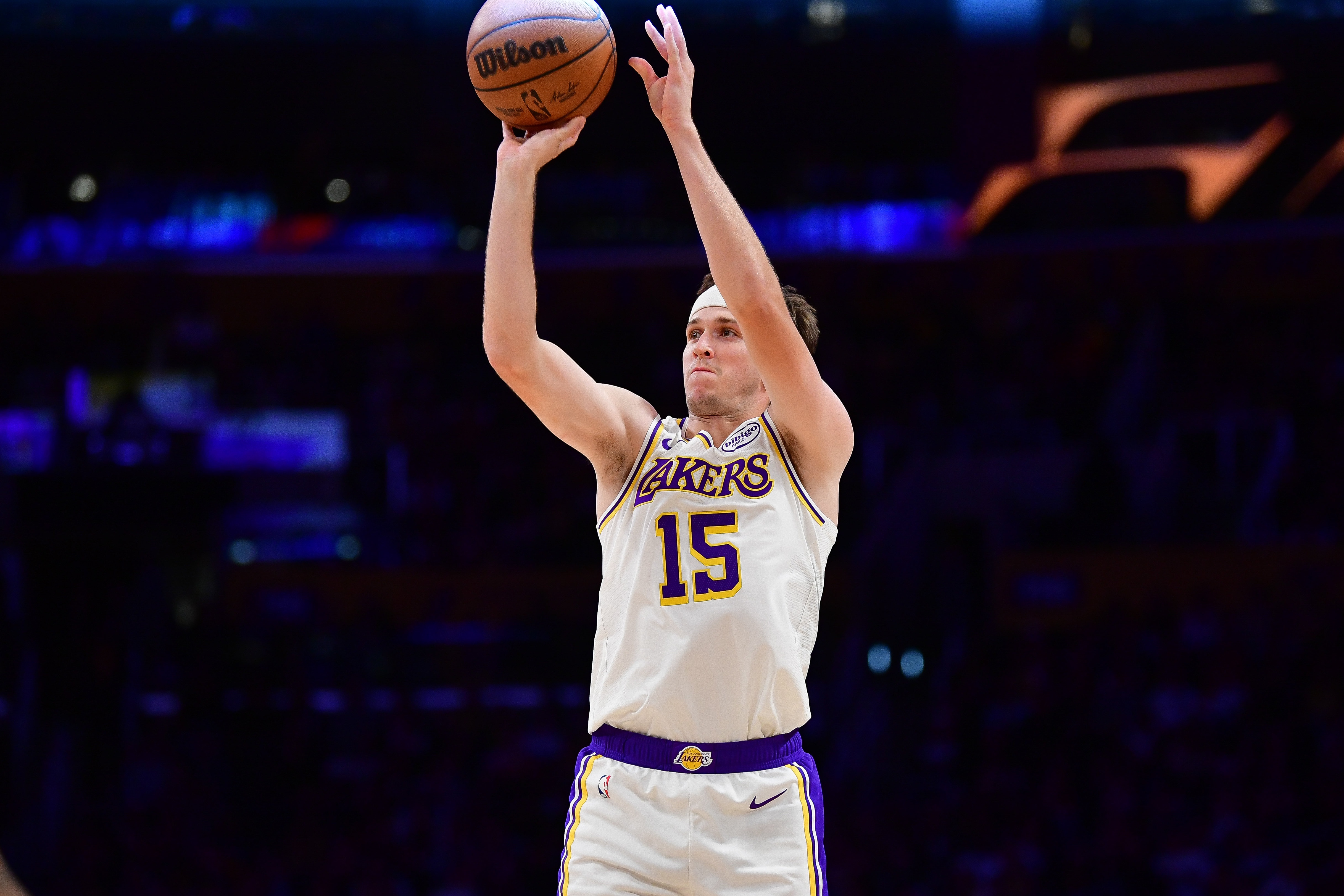 陷入重围！里夫斯首节9分钟5中0拿到2分3助 正负值-13