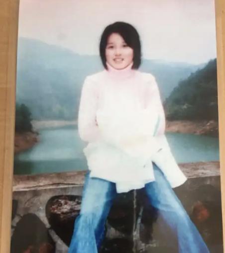 2004年，福建女大学生蔡伟娟在校园里“凭空蒸发”。

女儿不见了。一个大活人，