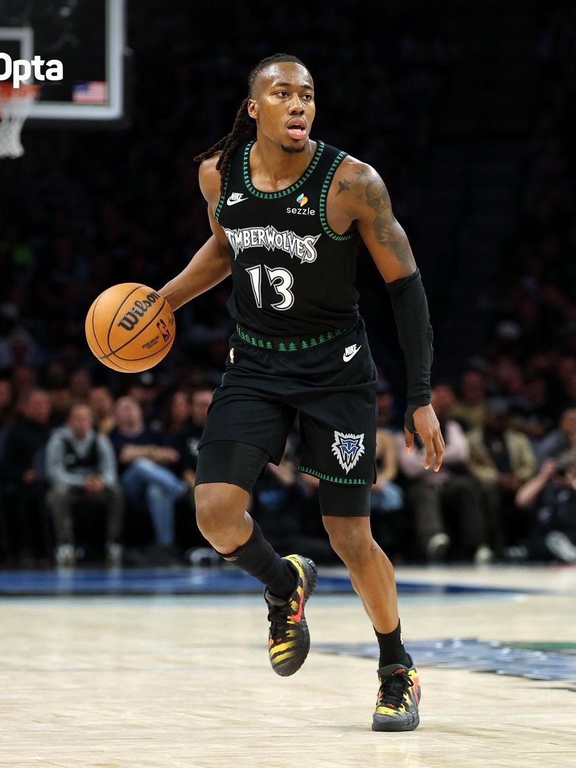 德罗赞和扎克-拉文比赛期间发推，为多孙穆呐喊😤 