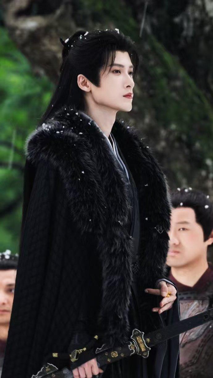 檀健次腰力 内娱古装打戏标杆来了！檀健次谢却山全程亲身上阵，无威亚无替身，马上转