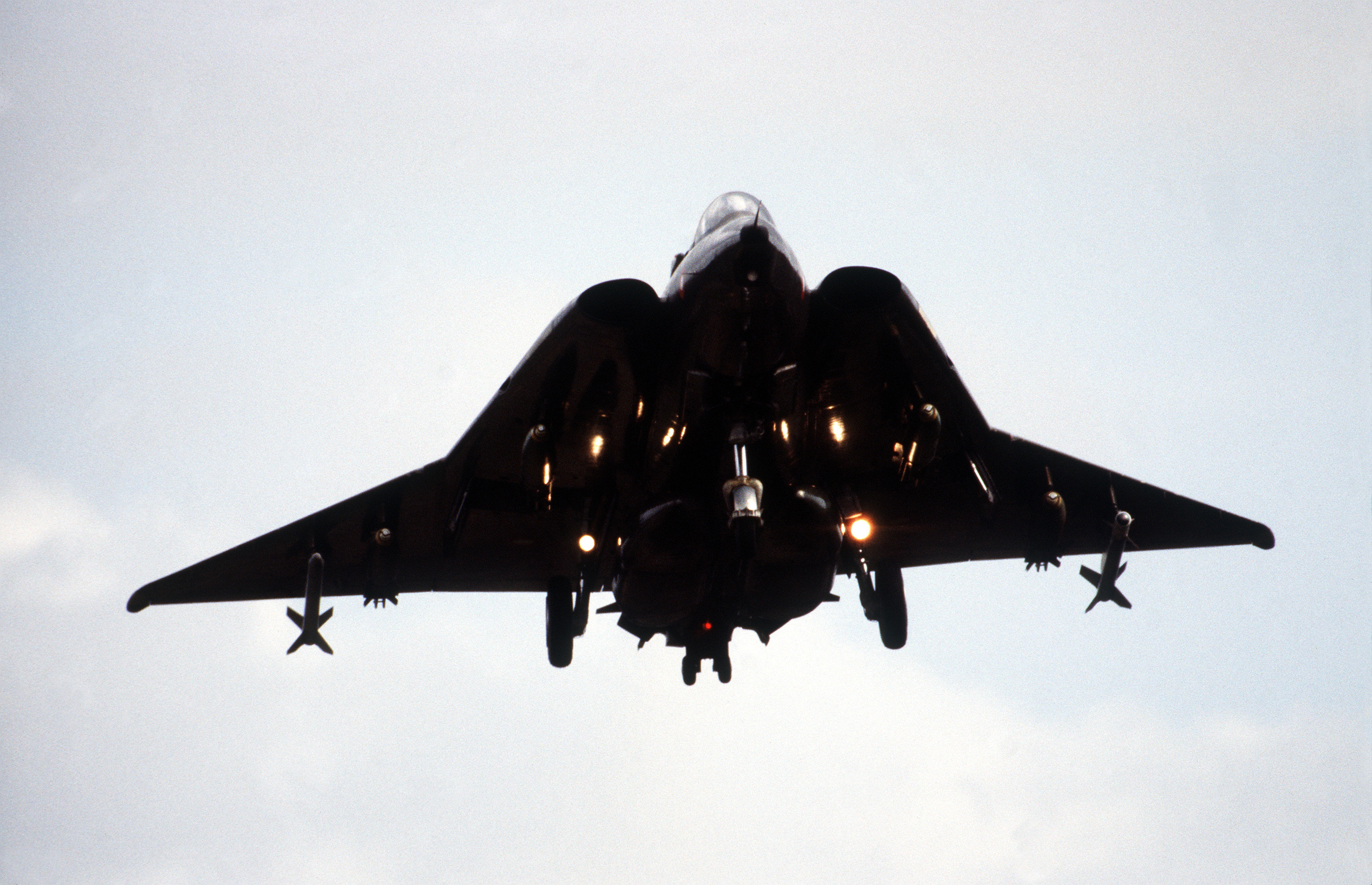 分享圖片：瑞典薩博J-35/F-35/SK-35“龍”戰鬥機/戰鬥教練機 