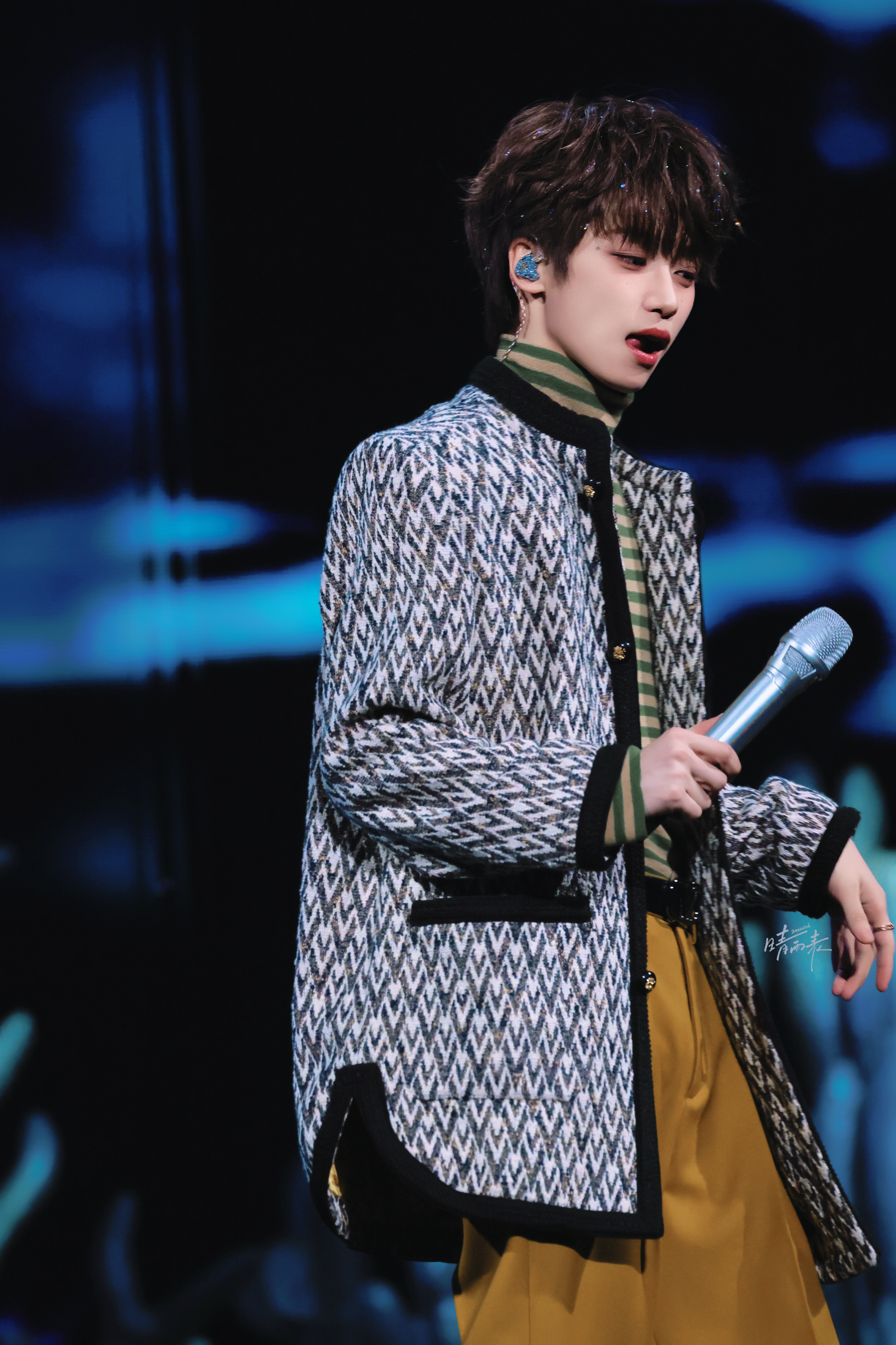 唉不讲不讲 同样华伦天奴 