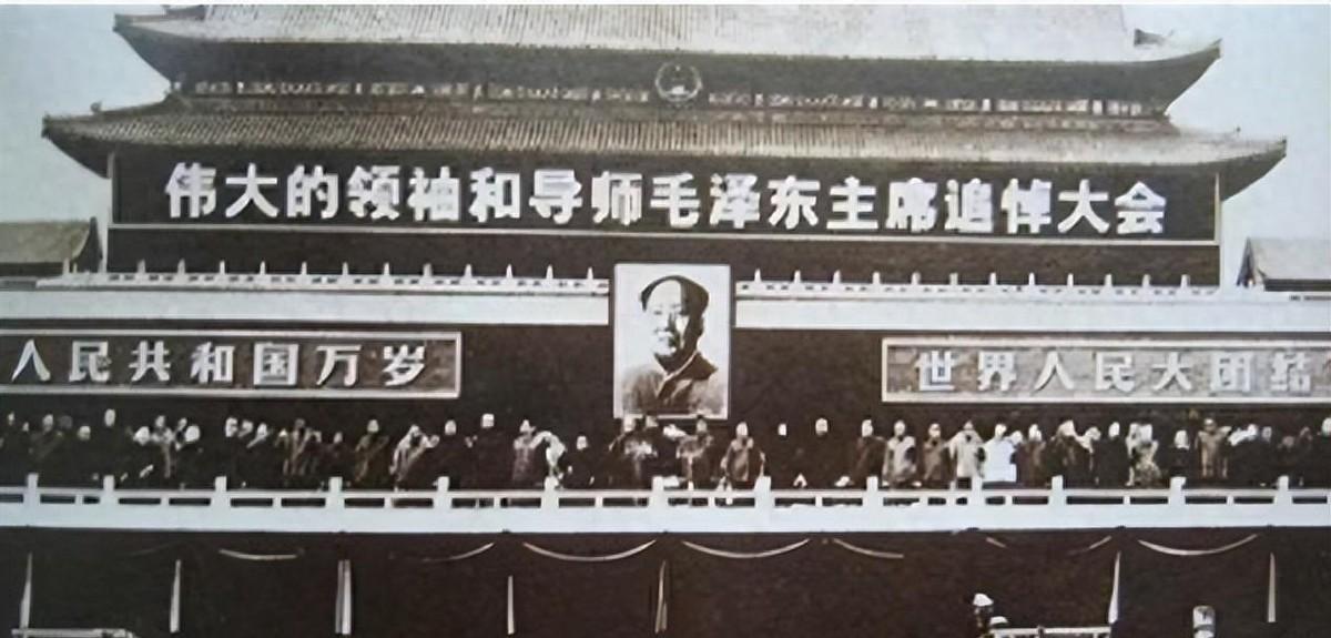 干部无意中发现山头酷似毛主席，孔令华见后感动落泪，李讷直言实在太像了！
1990