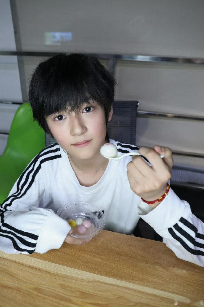 智恩涵韩振相似度 绝了！两人撞脸还名字呼应，倒念成对方，宿命感爆棚！ 