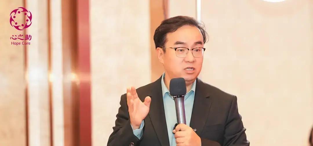 很多女人半夜躲在被窝里哭得眼睛红肿，死活想不明白一件事

外面那个女人明明长得普