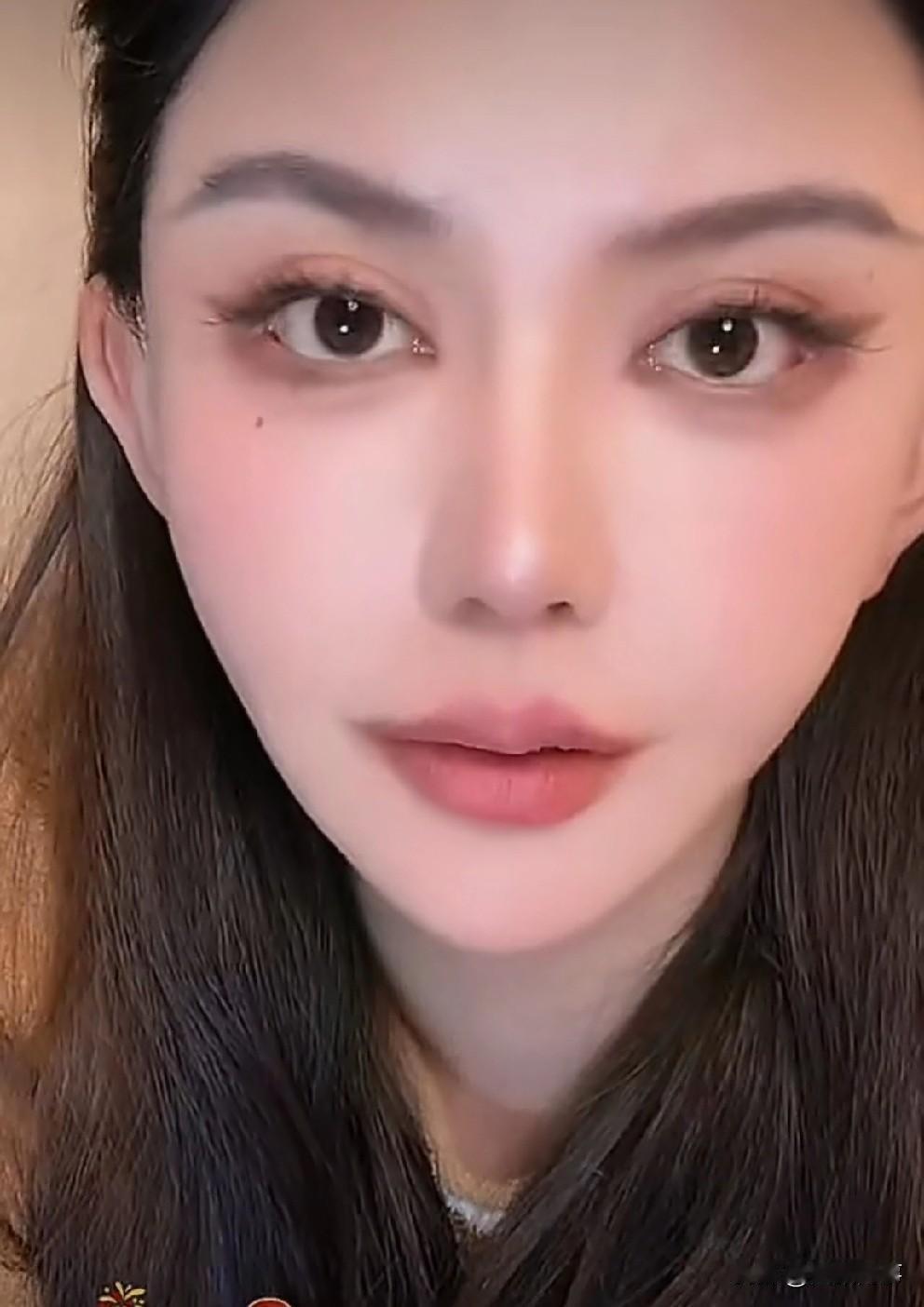 韩安冉觉得兜儿日子过得很命苦，我一定比他过得爽！

             又